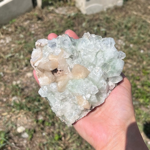 Apophyllite - Picture 6 of 7